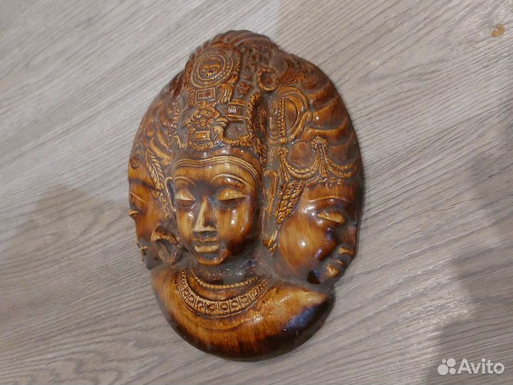 Маски на стену