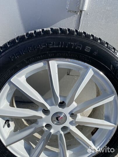 Nokian Tyres Hakkapeliitta 8 215/55 R17