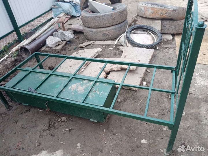 Кровать с сейфом