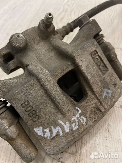 Суппорт задний правый Mitsubishi Outlander CW5W