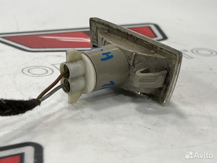 Повторитель в крыло Опель Астра Н