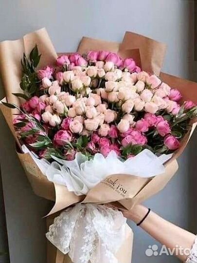 Живые цветы букеты кустовые пионовидные розы