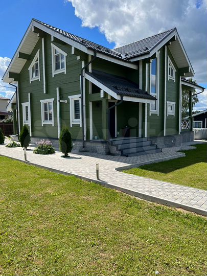 Коттедж 200 м² на участке 10 сот.