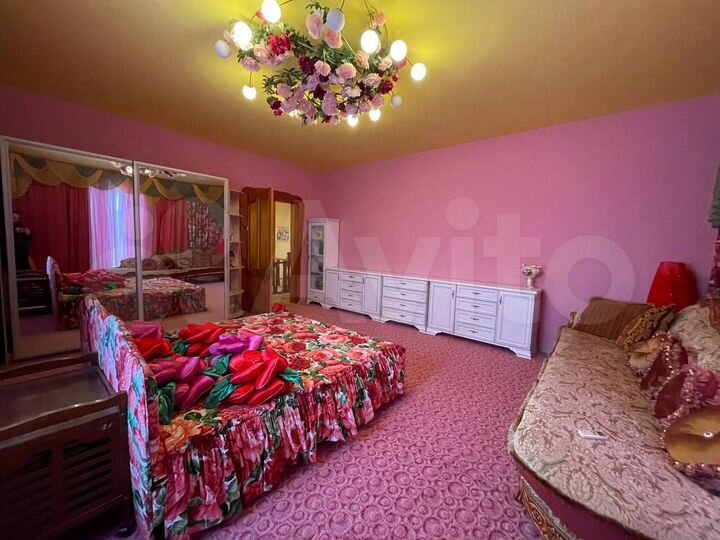 Дом 450 м² на участке 17 сот.