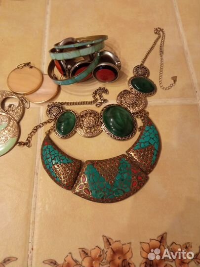 Аксессуары, бусы, браслеты