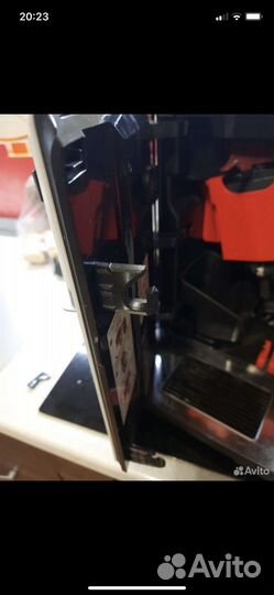 Крючок-защелка дверцы кофемашины Bosch Siemens