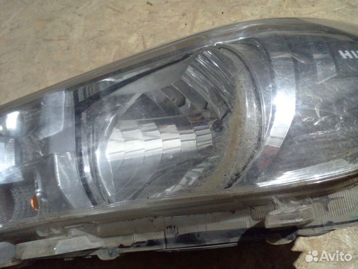 Фара левая Toyota Hilux c 2015 галоген дефект