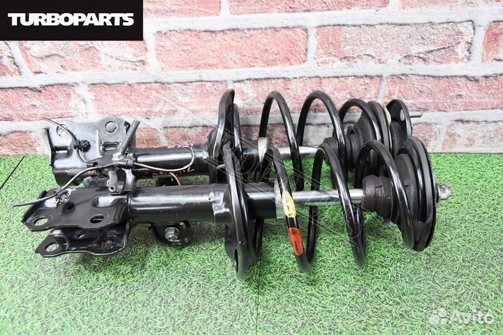 Стойки передние Toyota Prius ZVW30 2zrfxe