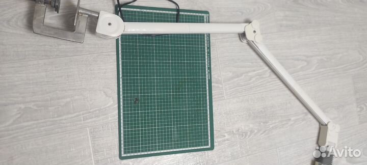 Лампа с увеличительным стеклом