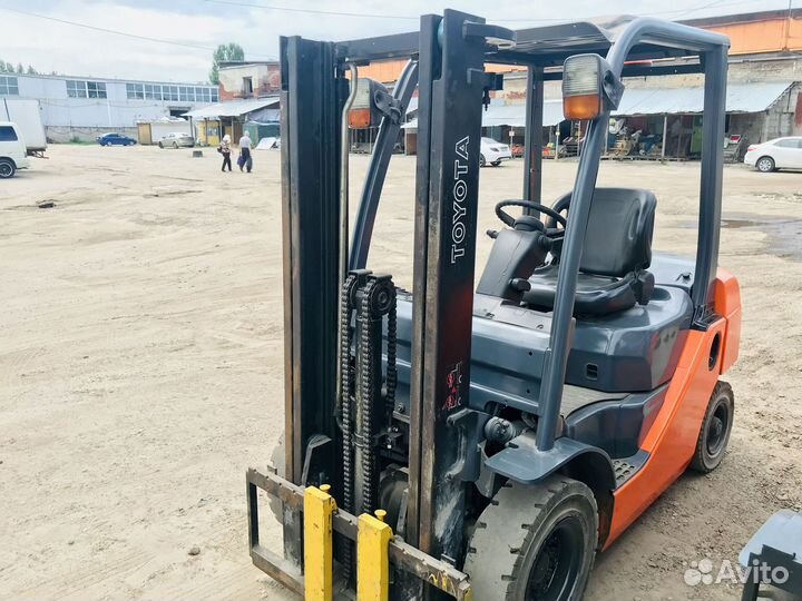Вилочный погрузчик Toyota 62-8FD20, 2007