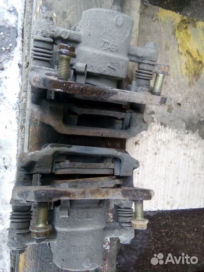 Суппорта Toyota Avensis II авенсис 250