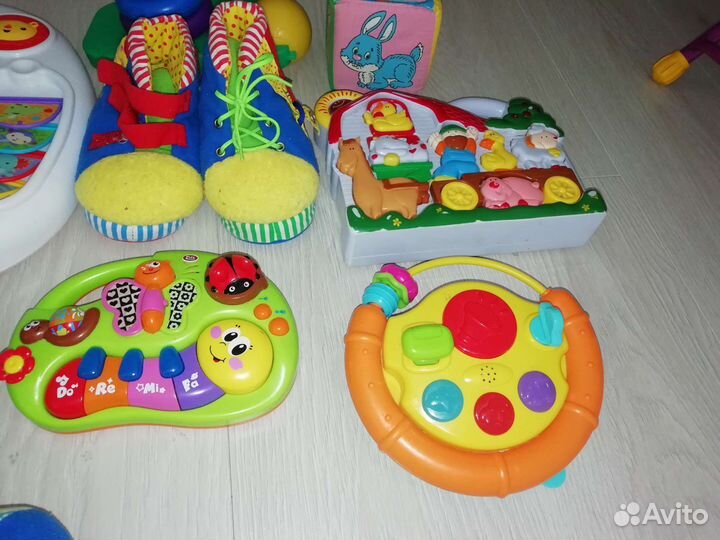 Развивающие игрушки для малышей пакетом