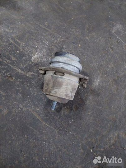 Опора двигателя правая Porsche Cayenne 955