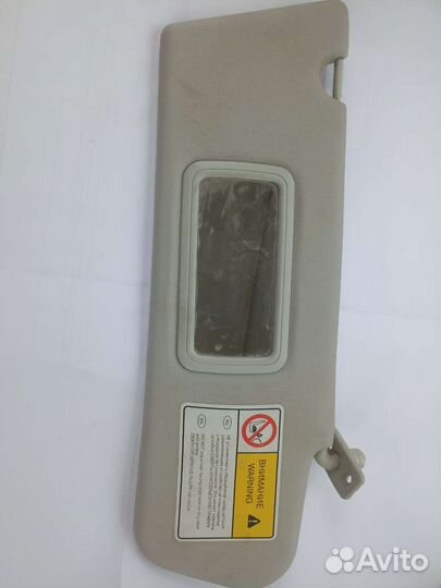 Солнцезащитный козырек правый