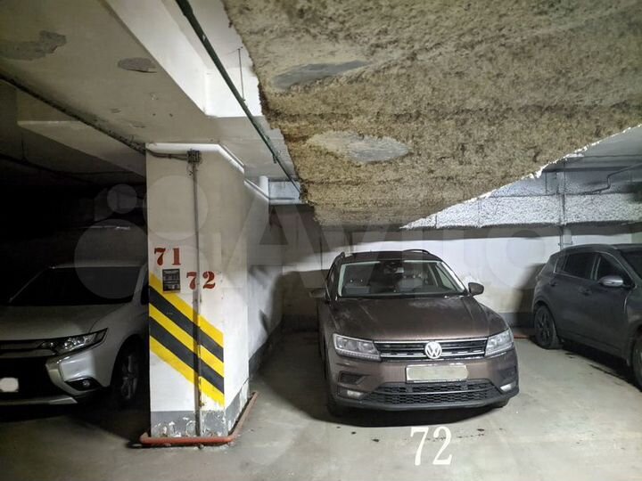 Машиноместо, > 30 м²