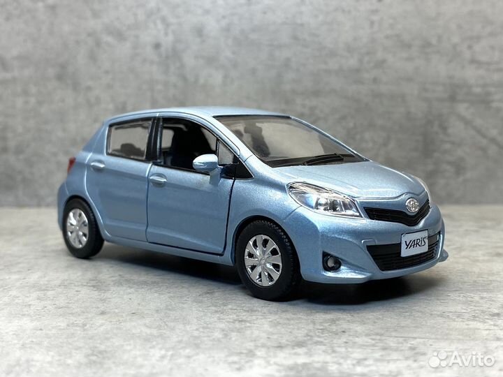 Коллекционная модель Toyota Yaris 1:32