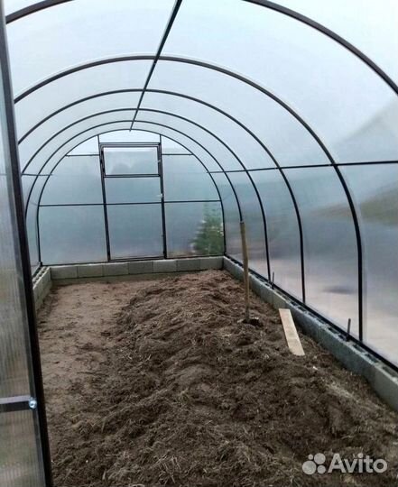 Теплица с поликарбонатом