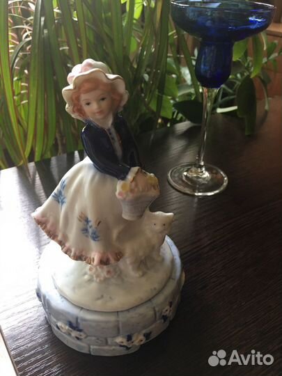 Статуэтка с музыкой.Италия