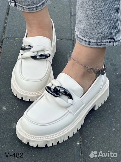 Лоферы женские белые 39