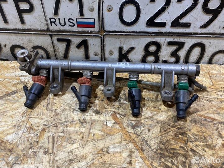 Топливная рампа с форсунками Kia Sportage 2000