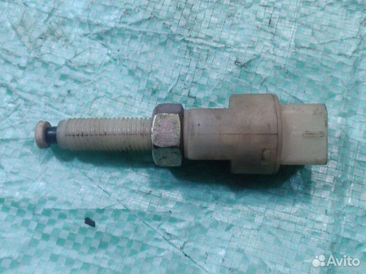 Концевик педали тормоза Volkswagen Passat B5