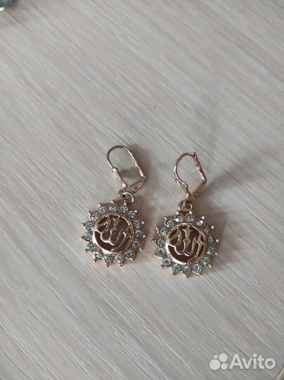 Новые серьги разные