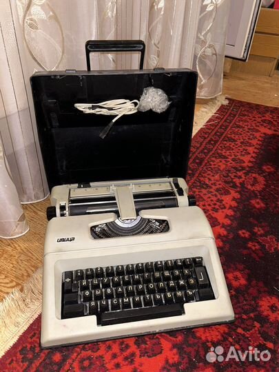 Печатная пишущая машинка