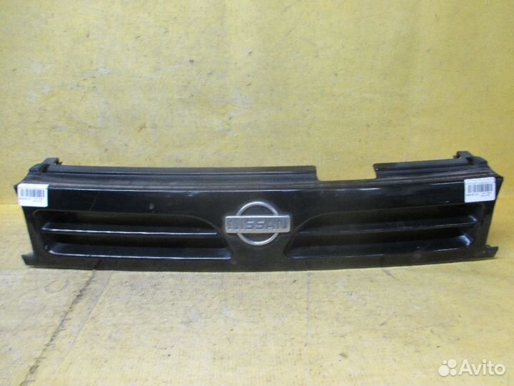 Решетка радиатора Nissan Primera HP10