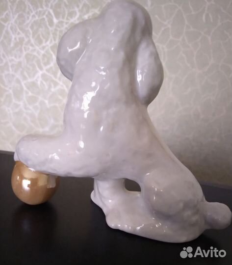 Фарфоровая статуэтка