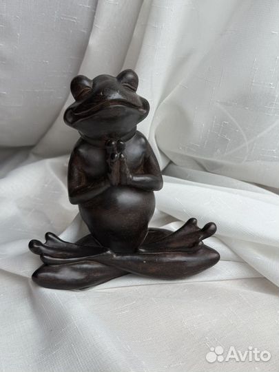 Статуэтка лягушка деревянная