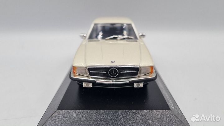 Модель Mercedes-Benz 450 SLC white