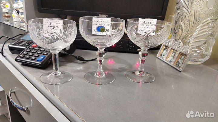 Хрустальная ваза на ножке