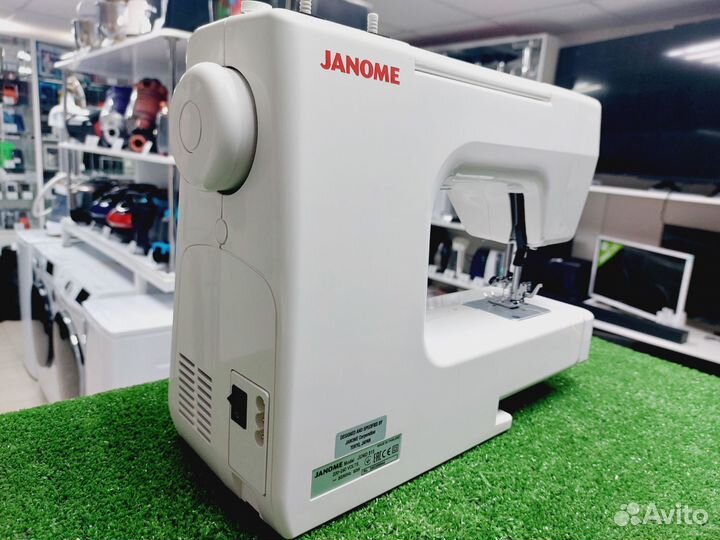 Швейная машина Janome Juno 513