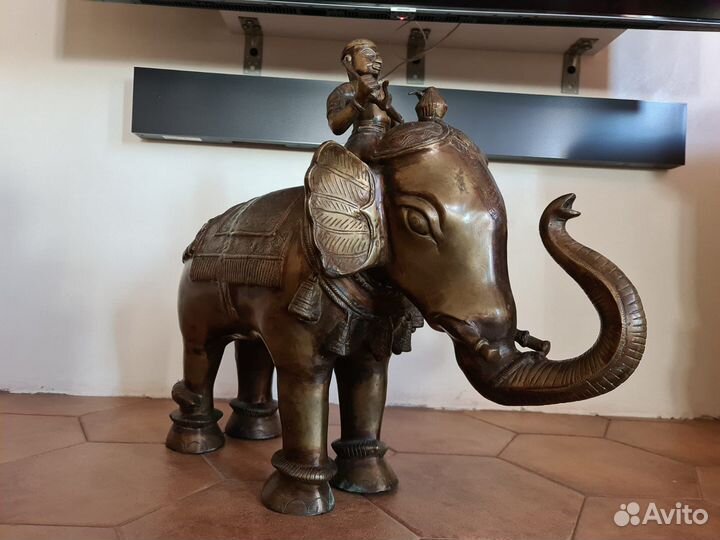 Слон с наездником бронза