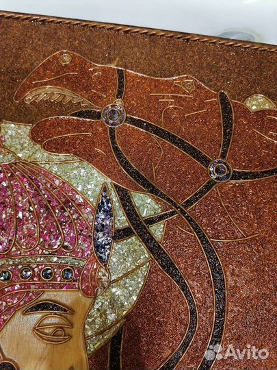 Картина из проволоки и ёлочных игрушек