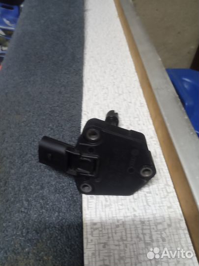 Датчик уровня масла в двигателе Skoda Octavia A7