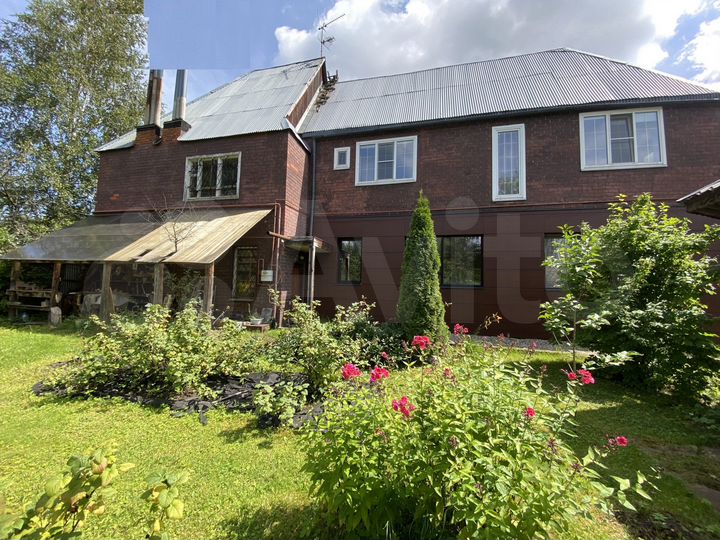 Дом 498 м² на участке 20 сот.