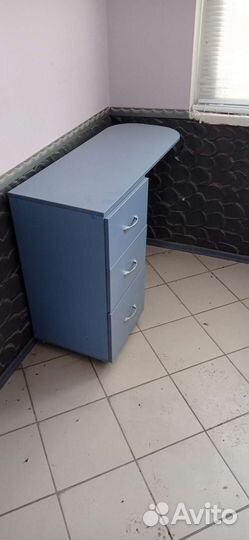 Маникюрный стол