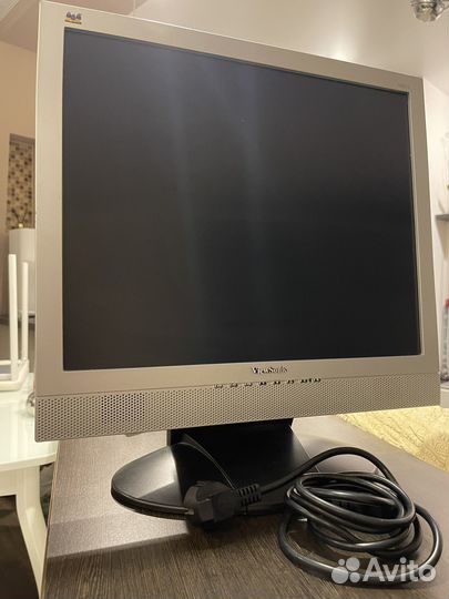 Монитор 19 дюймов Viewsonic VA915