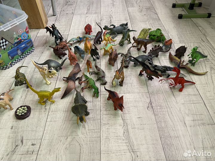 Фигурки динозавров
