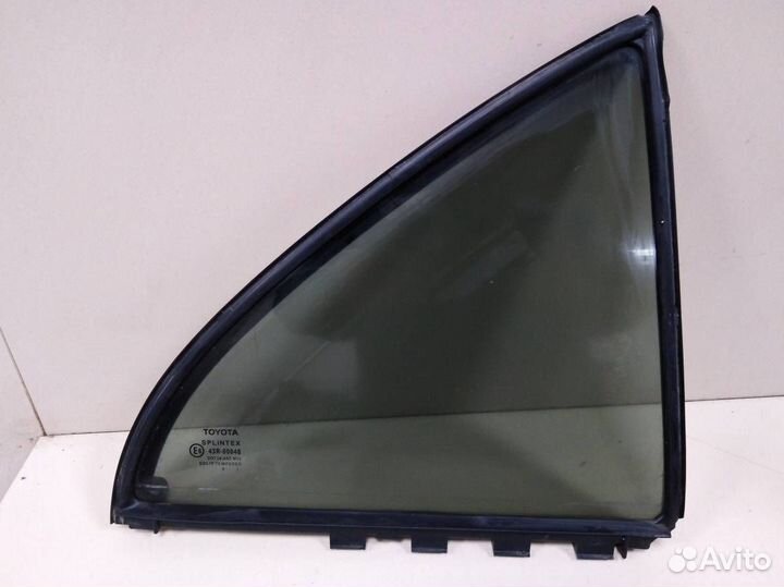 Стекло двери задней правой форточка Toyota Avensis