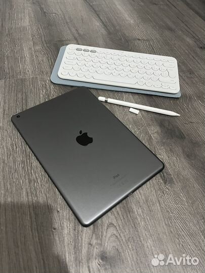 iPad 10.2