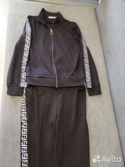 Спортивный костюм