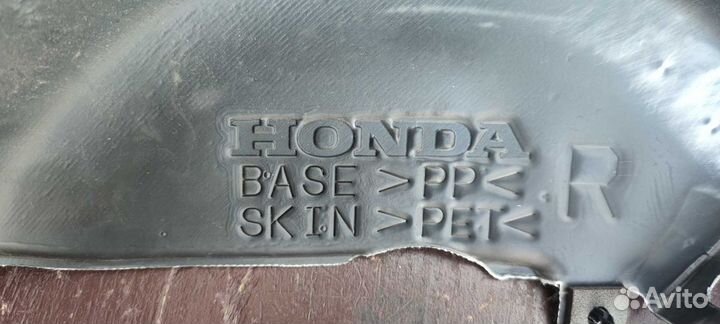 Обшивка багажника правая Honda Accord 8