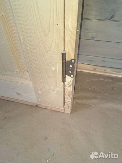 Дверь входная деревянная с коробкой