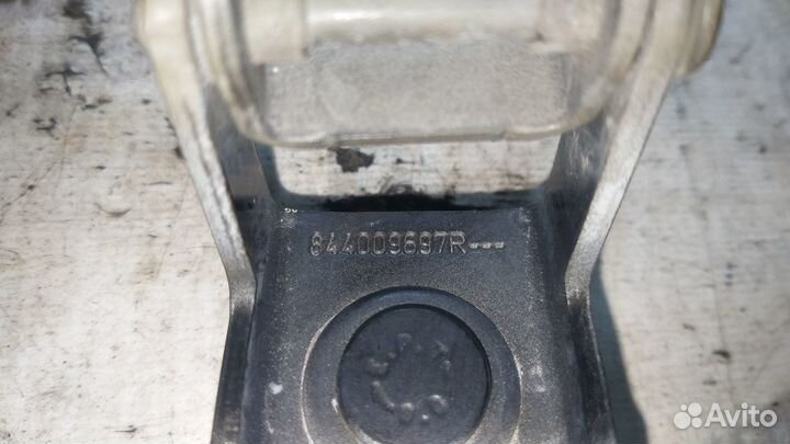 Петля крышки багажника Renault Duster