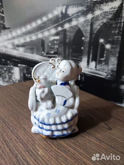 Фарфоровые статуэтки разные