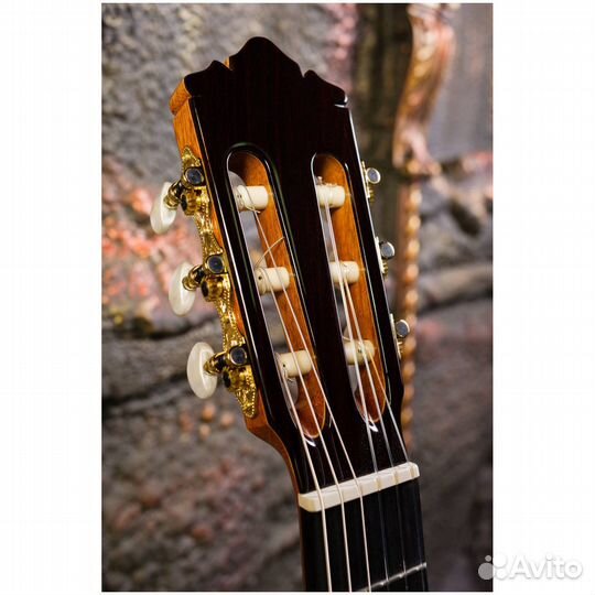 Классическая гитара Perez 650 Cedar