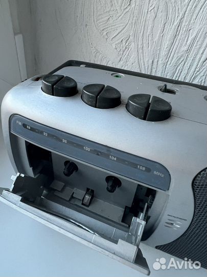 Кассетный магнитофон philips