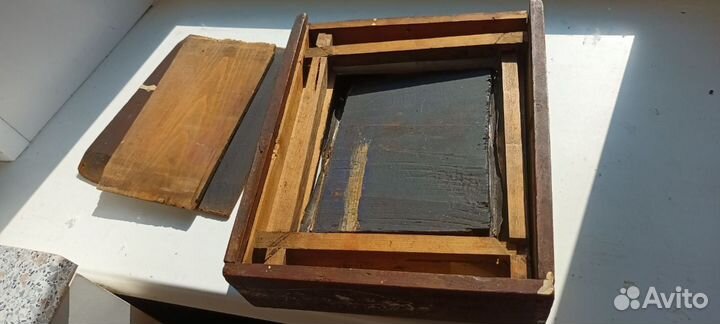 Икона Божией матери в киоте